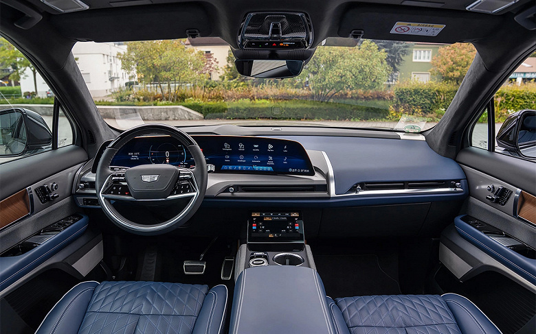 Американский премиум как альтернатива китайскому: &laquo;Рольф&raquo; привезет в Россию новый Cadillac Vistiq &mdash; 624 л.с., 6 мест, звук как в кино и 5-зонный климат-контроль